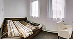 Pokoj Univerzitní pohled na manželskou postel